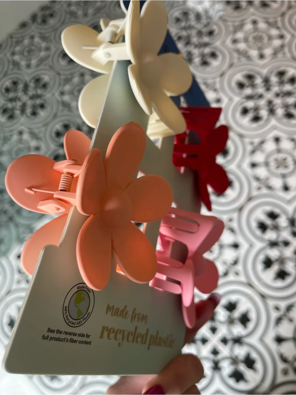 🎀 PIPER K - NWT - Flower Claw Clips in White, Red, Peach and Pink 🎀